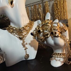 Elegant Gold Necklace with Heart and Cross Pendant